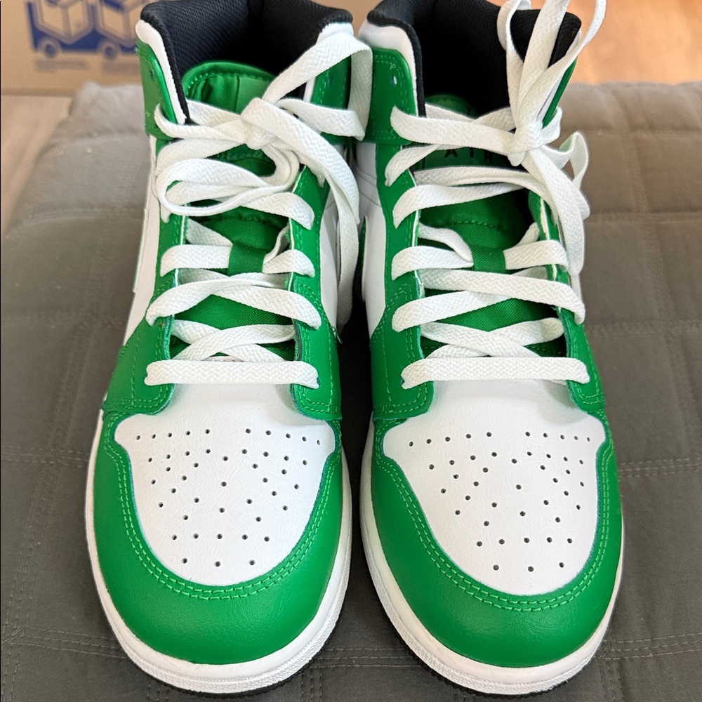 Nike air jordans green and white size 6 brand new